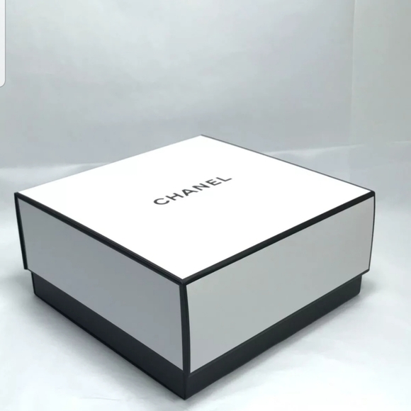 Chanel Gift Box - Picture 3 of 4